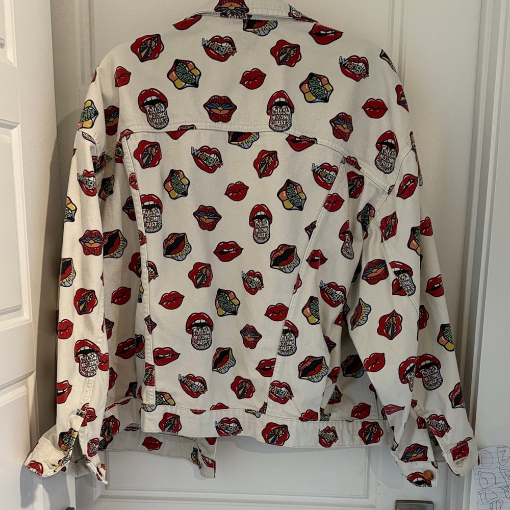 Wrangler White Denim Jacket with Colorful Graphic Design - Picture 3 of 3